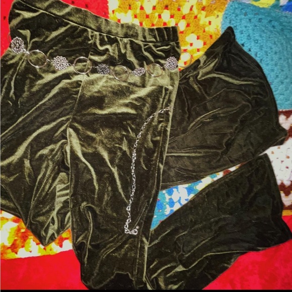 SHEIN Pants - Shein Dark Green Velvet Flared Elastic Pants 🌿🪲